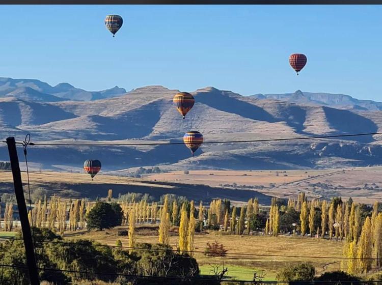 The Courtyard Guest House Clarens Exterior foto